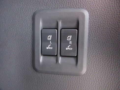 Used 2025 Lexus GX 550 w/ Accessory Package (Z1) image 56