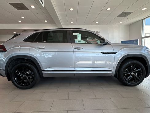 New 2025 Volkswagen Atlas Cross Sport SEL R-Line image 4