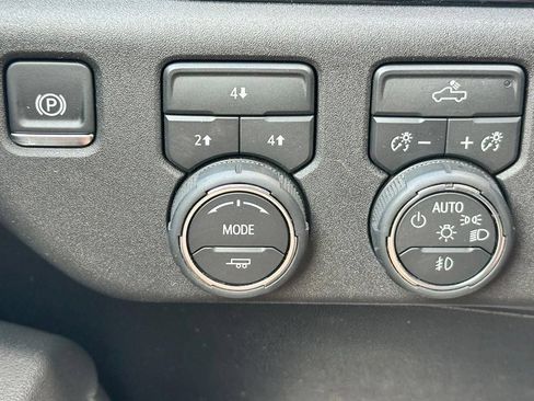 Used 2025 Chevrolet Silverado 2500 LT w/ Convenience Package AWD/4WD image 14