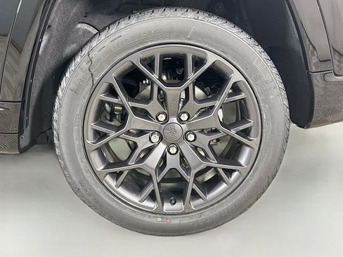 New 2025 Jeep Grand Cherokee Summit w/ Obsidian Package image 33