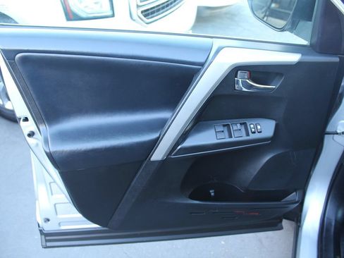 Used 2016 Toyota RAV4 XLE FWD image 17