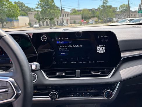 Used 2025 Chevrolet Equinox LT image 17