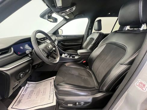 Used 2024 Jeep Grand Cherokee Altitude image 4