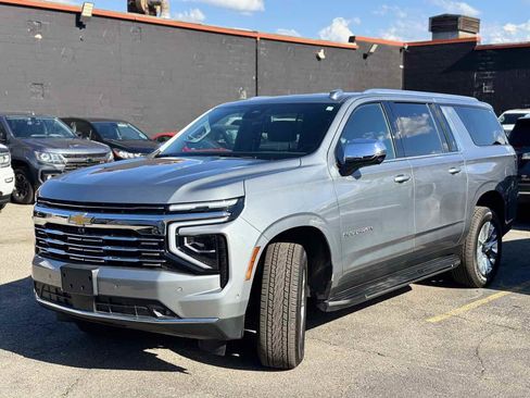 Used 2025 Chevrolet Suburban Premier AWD/4WD image 13