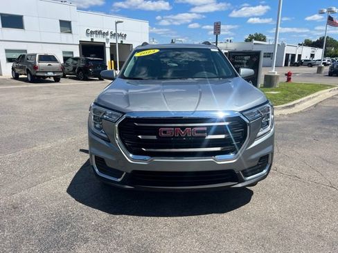 Used 2023 GMC Terrain SLE w/ Driver Convenience Package FWD image 2