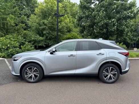 Used 2024 Lexus RX 350 FWD w/ Technology Package image 2