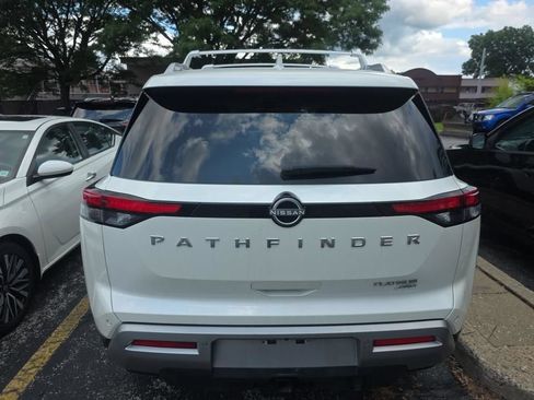 Used 2024 Nissan Pathfinder Platinum AWD/4WD image 4