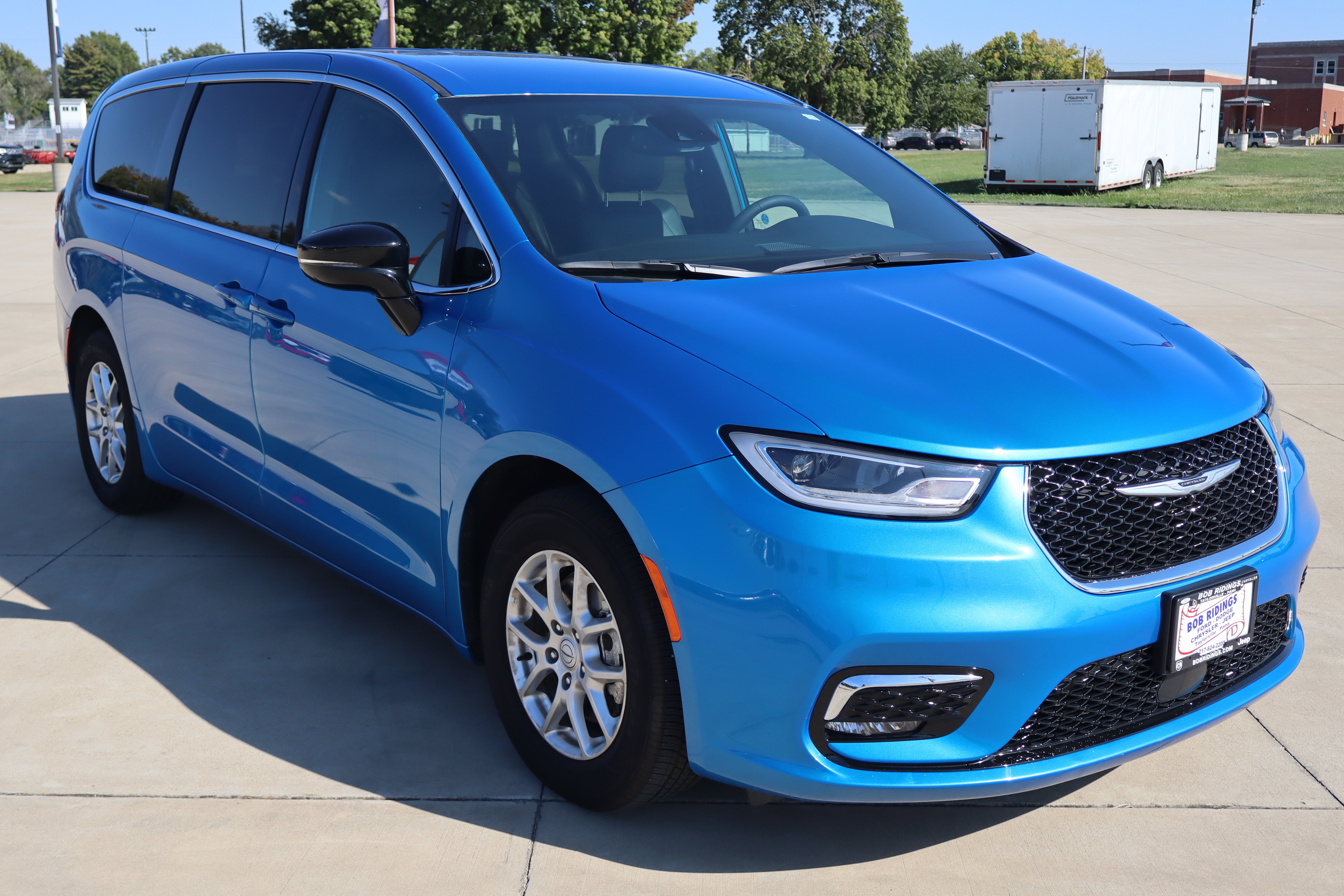 Used 2026 Chrysler Pacifica Select FWD image 3