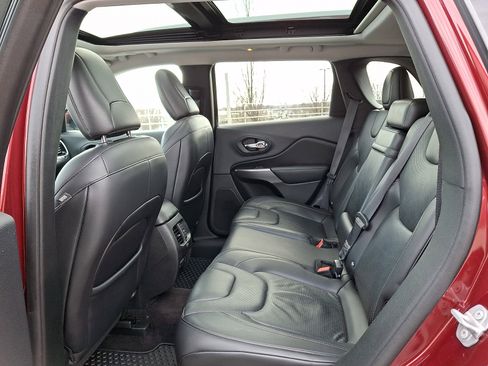 Used 2019 Jeep Cherokee Limited image 10