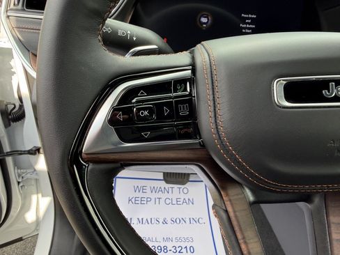 Used 2024 Jeep Grand Cherokee Summit w/ Luxury Tech Group V AWD/4WD image 23