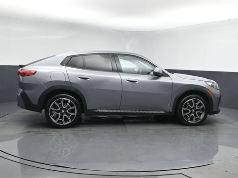 Used 2026 BMW X2 xDrive28i AWD/4WD image 3