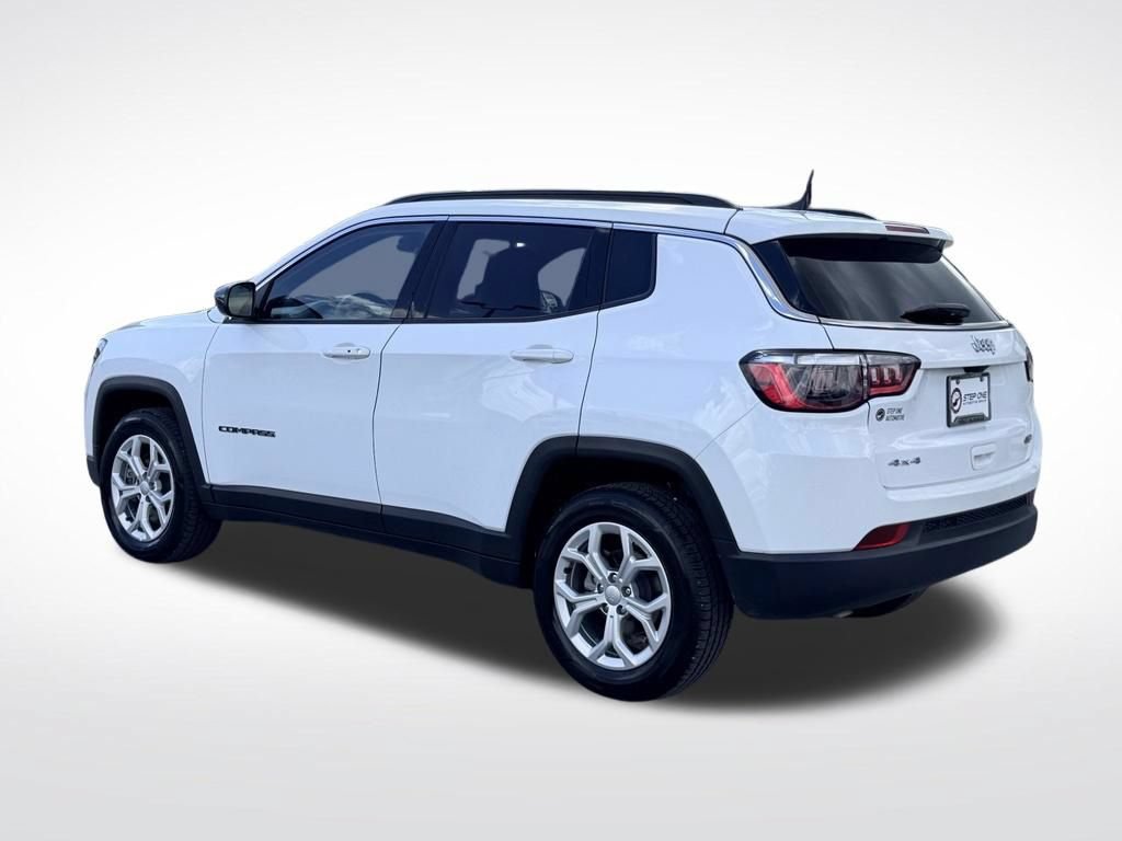 Used 2024 Jeep Compass Latitude AWD/4WD image 4