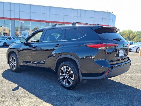 Certified 2022 Toyota Highlander XLE image 5