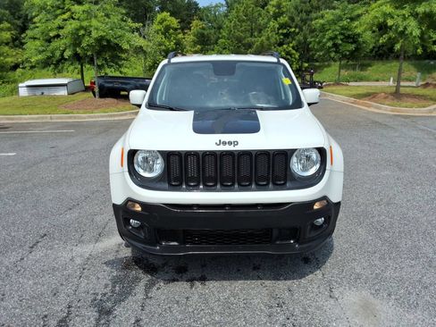 Used 2018 Jeep Renegade Altitude FWD image 2