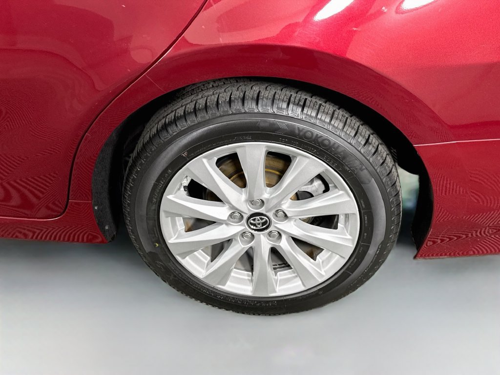 Certified 2018 Toyota Camry LE FWD image 32