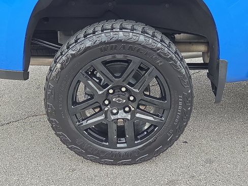 Used 2025 Chevrolet Silverado 1500 LT Trail Boss w/ Convenience Package II AWD/4WD image 7