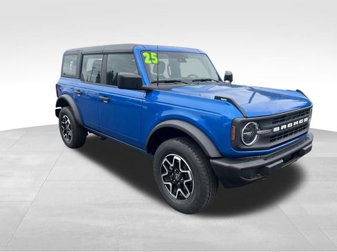 Used 2025 Ford Bronco 4-Door AWD/4WD image 3