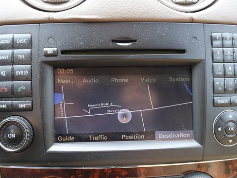 Used 2011 Mercedes-Benz GL 550 4MATIC image 34