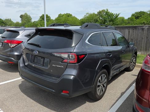 Used 2024 Subaru Outback Premium image 7