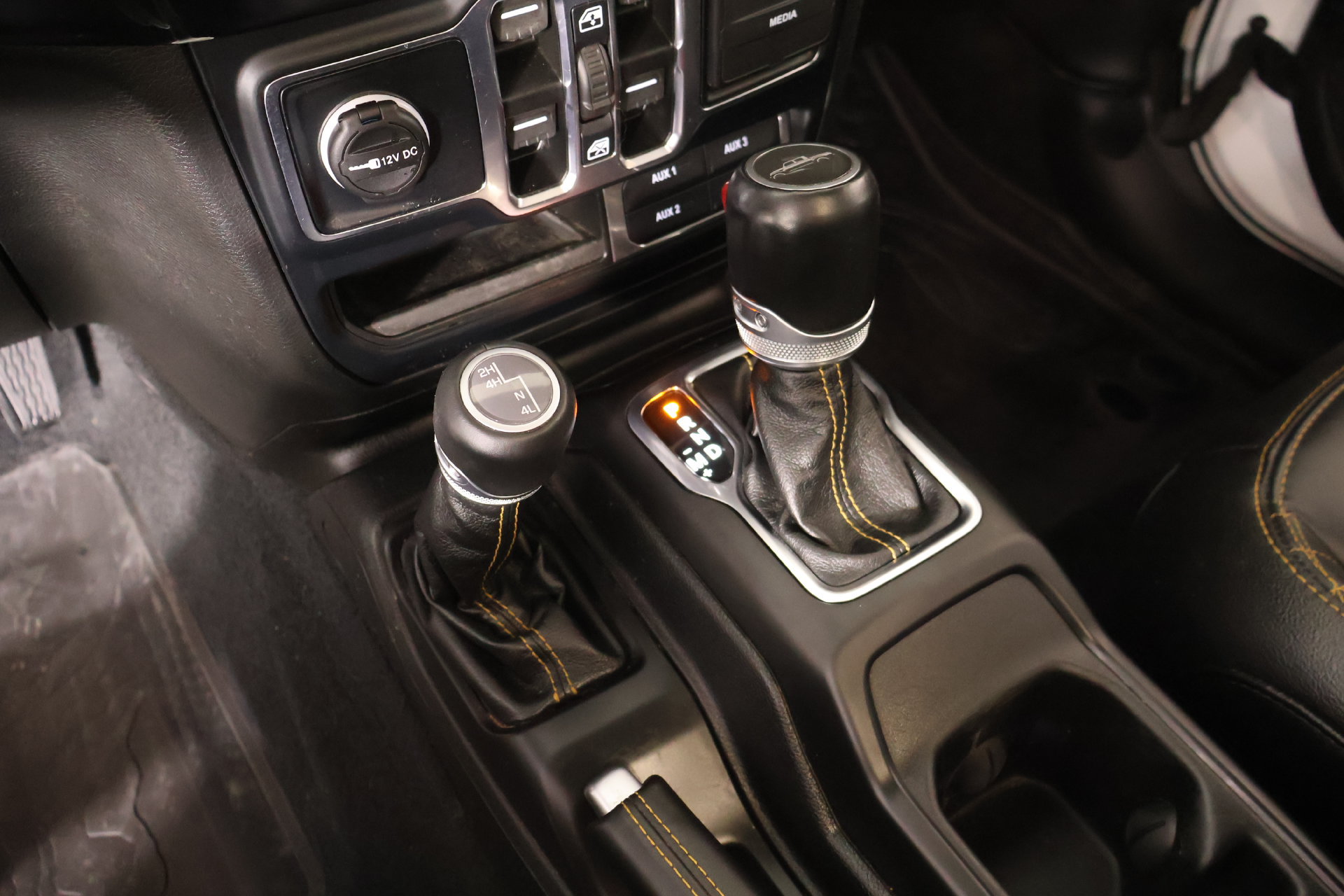 Used 2023 Jeep Gladiator Overland AWD/4WD image 9