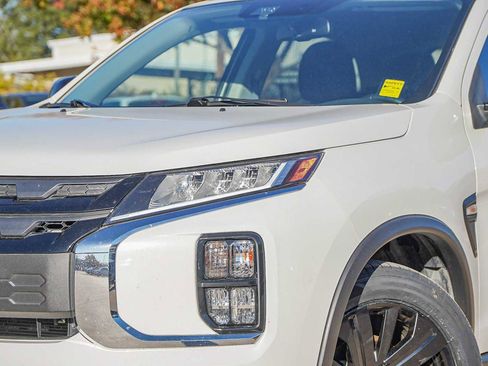 Used 2021 Mitsubishi Outlander Sport LE image 3