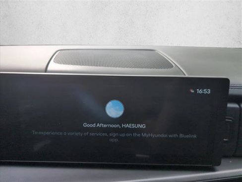 Used 2025 Hyundai Santa Fe SEL FWD image 12