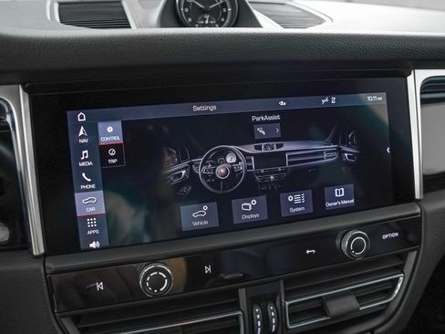 Certified 2024 Porsche Macan AWD/4WD image 24