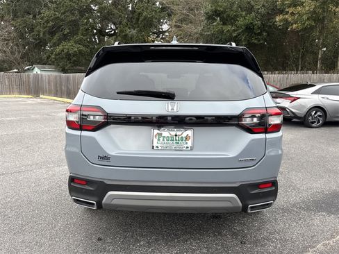 Used 2023 Honda Pilot Touring image 4