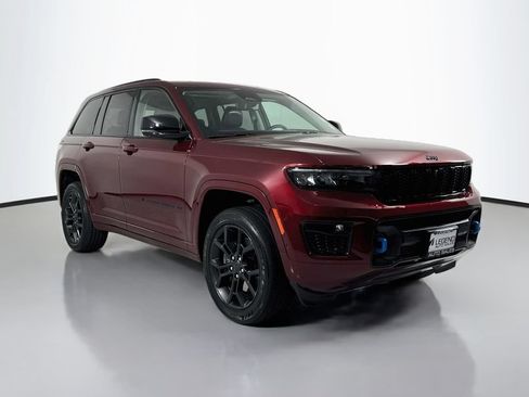 Used 2023 Jeep Grand Cherokee 30th Anniversary AWD/4WD image 4