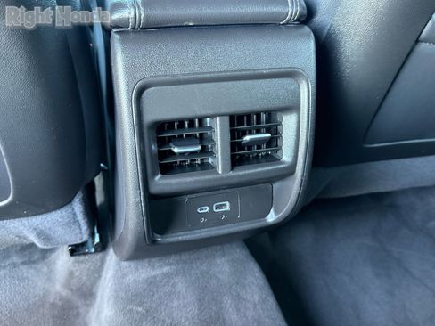 Used 2025 Cadillac XT4 Premium Luxury image 28