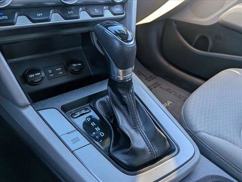 Used 2020 Hyundai Elantra SE image 11