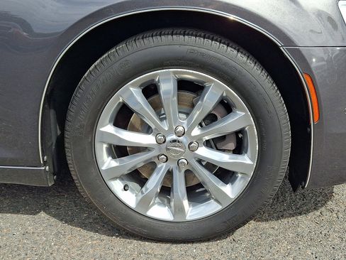 Used 2018 Chrysler 300 Limited w/ Safetytec Plus Group AWD/4WD image 8
