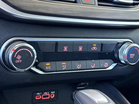 Used 2025 Nissan Altima 2.5 SV FWD image 19