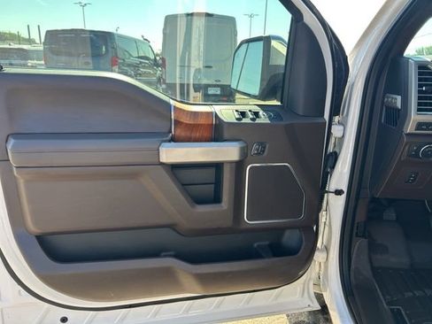 Used 2015 Ford F150 King Ranch w/ Equipment Group 601A Luxury AWD/4WD image 17