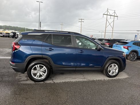 Used 2022 GMC Terrain SLE w/ Driver Convenience Package AWD/4WD image 3