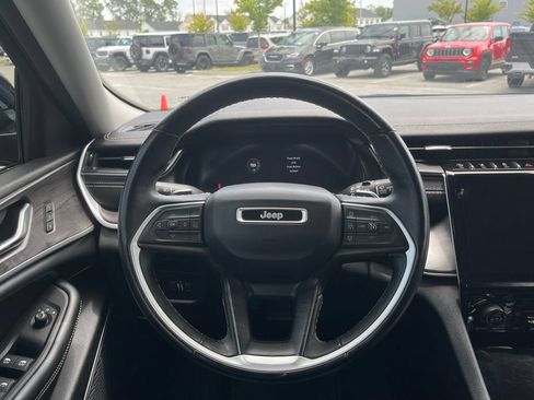 Used 2022 Jeep Grand Cherokee L Limited AWD/4WD image 23