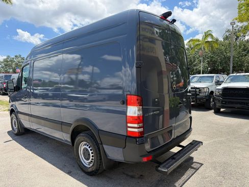 Used 2018 Mercedes-Benz Sprinter 2500 image 3