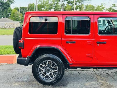 Used 2026 Jeep Wrangler Unlimited Sahara AWD/4WD image 6