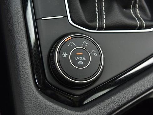 New 2026 Volkswagen Taos SE image 17