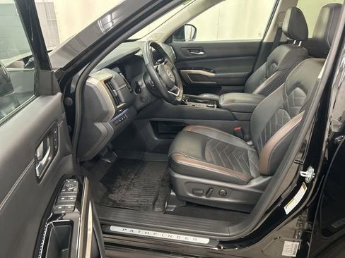 Used 2022 Nissan Pathfinder Platinum w/ Cargo Package AWD/4WD image 11