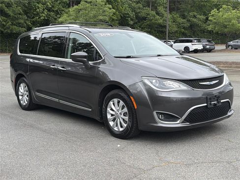 Used 2018 Chrysler Pacifica Touring-L Plus FWD image 33