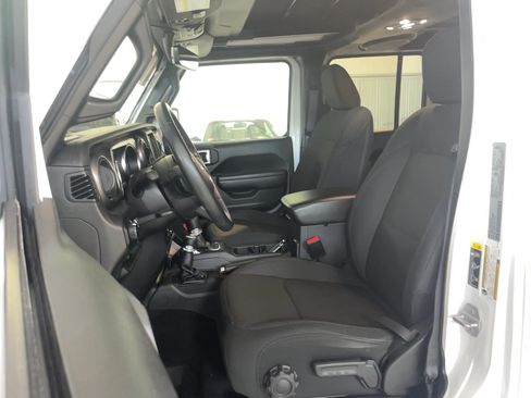 Used 2022 Jeep Wrangler Unlimited Sport w/ Sun And Sound Package AWD/4WD image 5