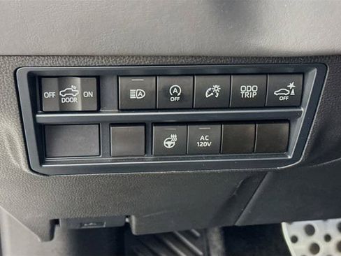 Used 2025 Toyota Tundra Platinum w/ TRD Off-Road Package AWD/4WD image 10