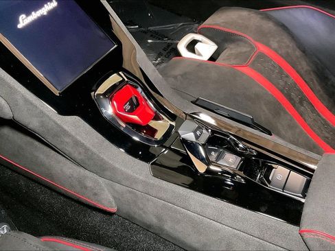 Used 2024 Lamborghini Huracan Tecnica image 12