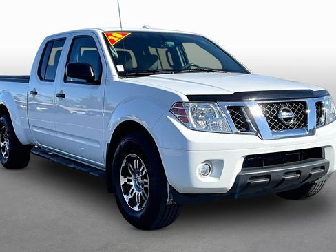 Used 2018 Nissan Frontier SV image 10