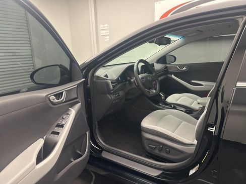 Used 2022 Hyundai Ioniq SE image 5