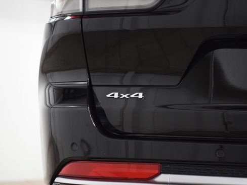 Used 2024 Jeep Grand Cherokee L Summit w/ Advanced Protech Group IV AWD/4WD image 22