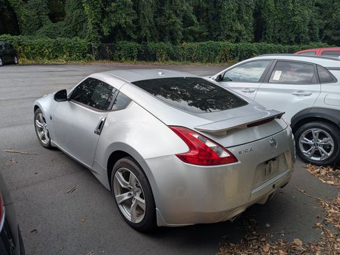 Used 2011 Nissan 370Z Touring w/ Aerodynamics Pkg RWD image 3
