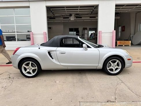 Used 2003 Toyota MR2 RWD image 18