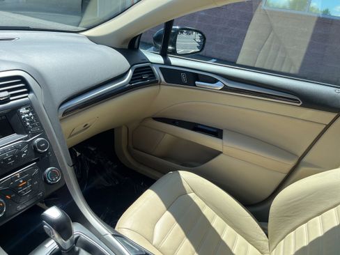 Used 2014 Ford Fusion SE w/ Equipment Group 202A FWD image 10